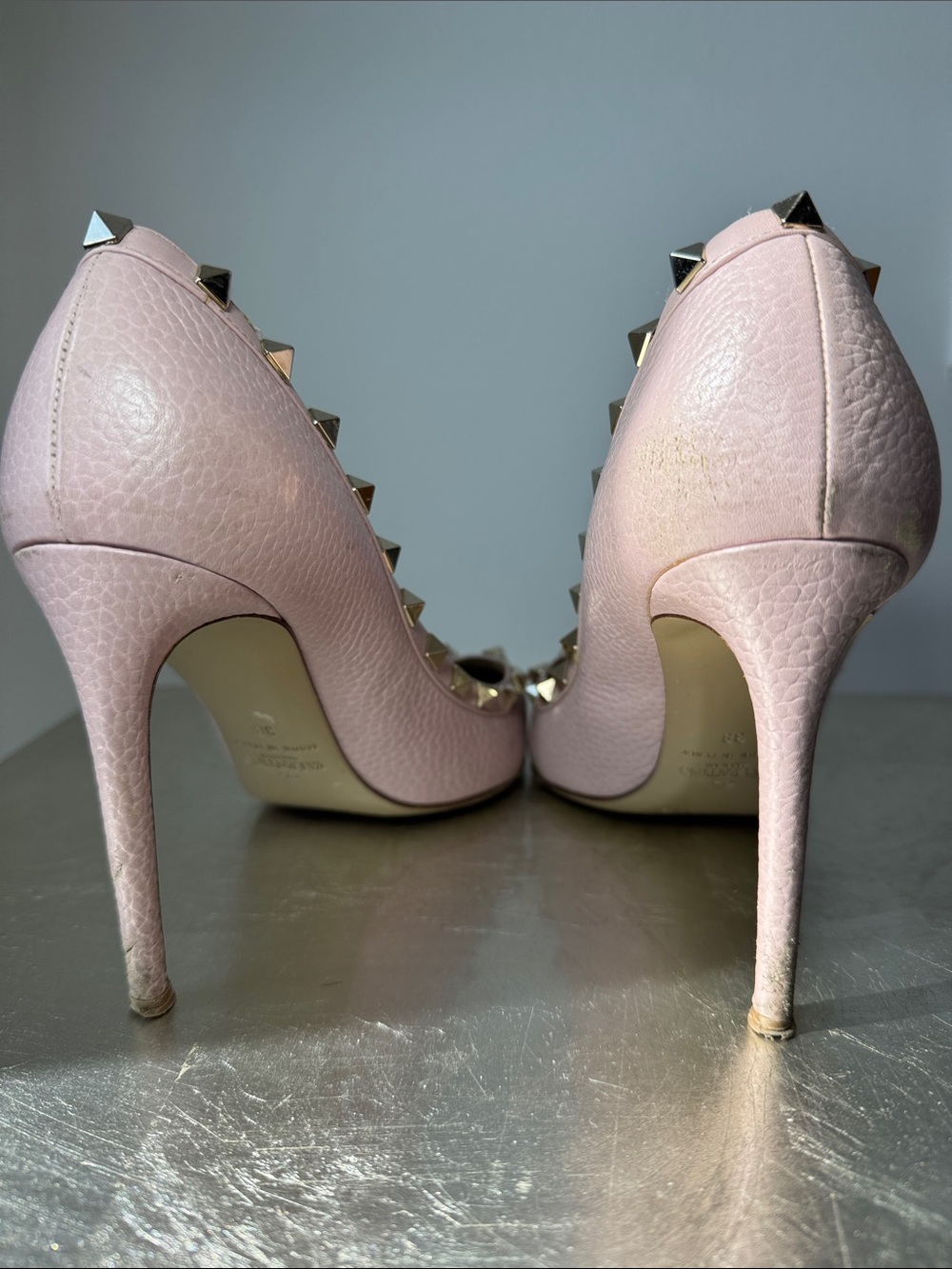 Valentino Pale Pink Leather Rockstud Pointed-Toe Pumps - Picture 2 of 5